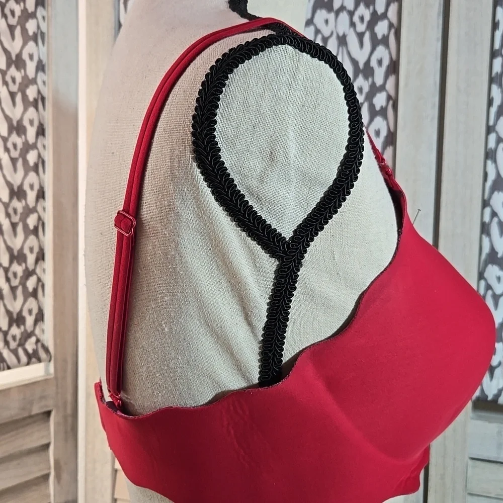 Victoria Secret Red Secret Embrace Pushup Underwire Bra 2 Hook Adjustable 36D